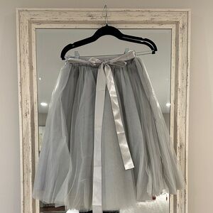 Elegant Gray Tulle Midi Skirt